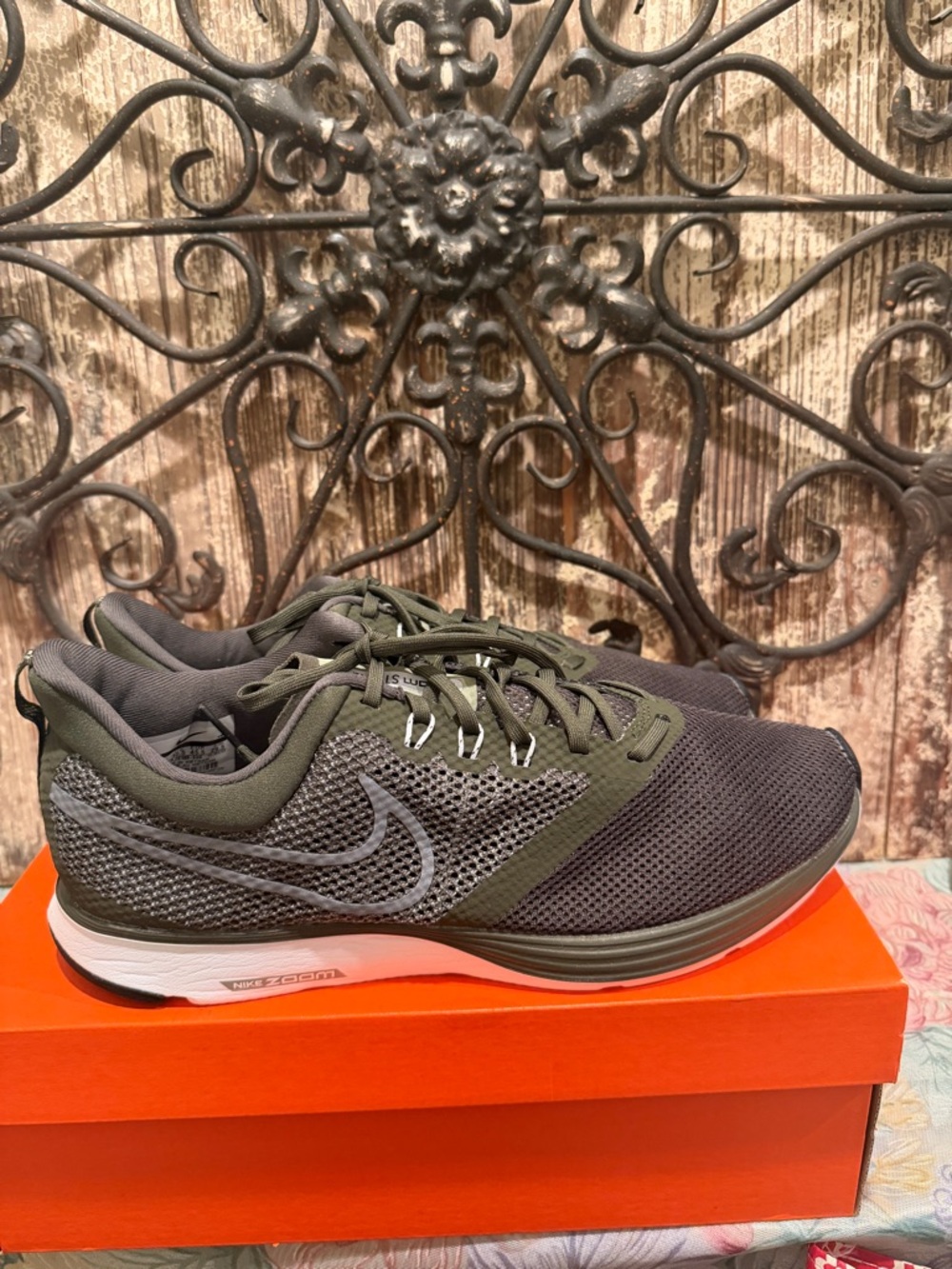 Nike Zoom Strike khaki great condition 11.5
